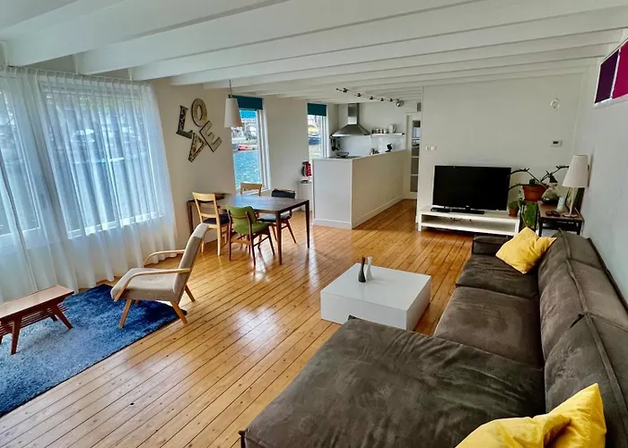 Houseboat On The Nieuwe Keizersgracht * Amsterdam