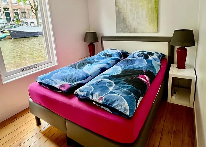 Houseboat On The Nieuwe Keizersgracht